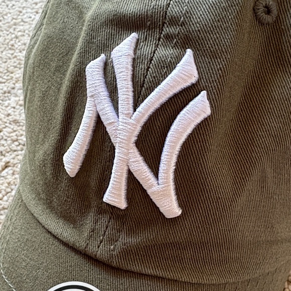 *NEW* NY Yankees Dark Green Women’s Hat - Picture 3 of 4